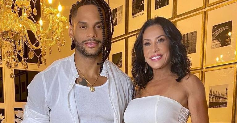 Com o marido, Scheila Carvalho rebola de biquíni e ostenta corpaço impecável: ”Que mulher é essa?”