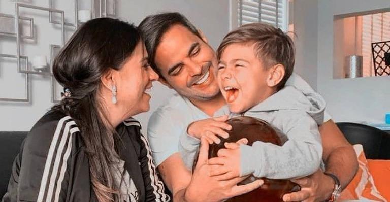 Simone encanta ao mostrar o primogênito, Henry, conhecendo a caçula, Zaya: ”Ficou apaixonado”
