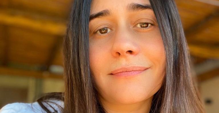 Alessandra Negrini celebra 2 temporada de Cidade Invisível: ”Obrigada a todos os fãs”