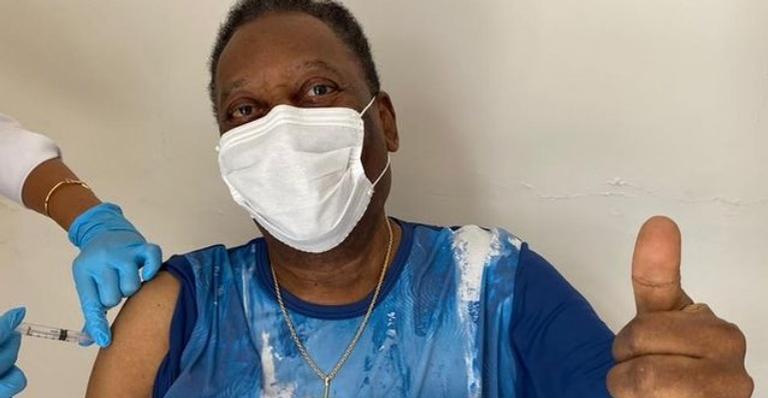 Aos 80 anos, Pelé é vacinado contra a Covid-19: ”Dia inesquecível”