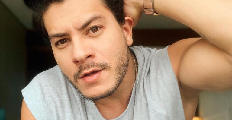 Durante passeio de cavalo, Arthur Aguiar desabafa: ”A vida pode e deve ser mais leve”