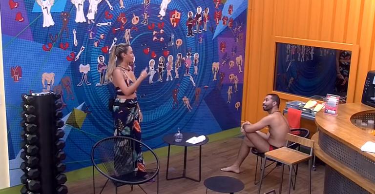 BBB21: Sarah e Gil comentam sobre atitudes de Carla: ”Totalmente forçado”