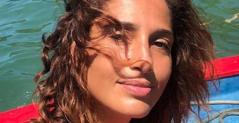 Camila Pitanga posa para clique conceitual e arranca suspiros dos fãs: ”Linda”