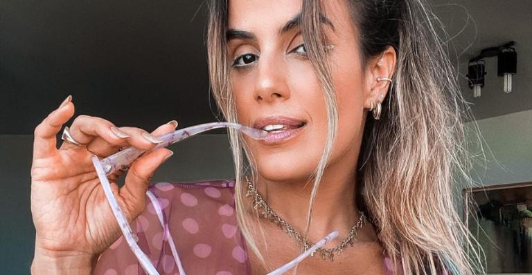 Ex-BBB Carol Peixinho ensina receita de suco verde para os fãs: ”Prática, econômica e nutritiva”