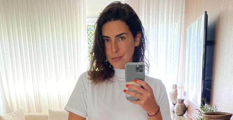 Fernanda Paes Leme posa de biquíni em Fernando de Noronha e recebe chuva de elogios