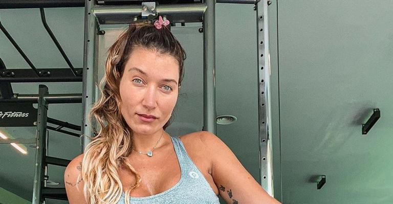 Após separação, Gabriela Pugliesi retorna aos treinos e exibe barriga trincada: ”Voltei malvada”
