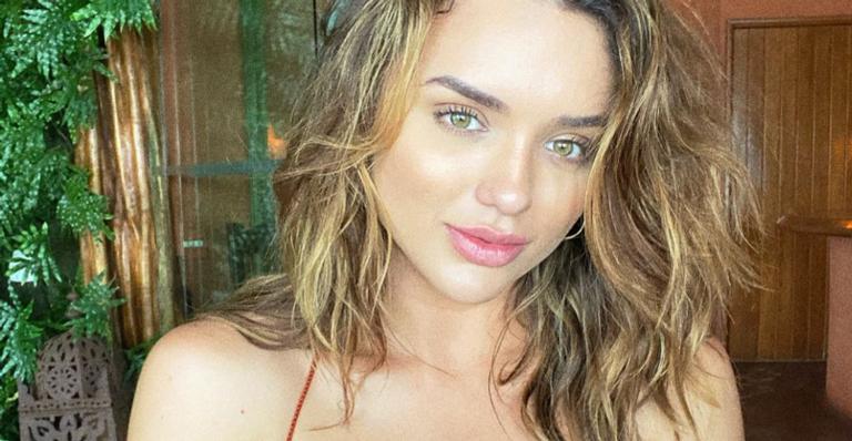 Rafa Kalimann posa com vestido grifado de R$ 18 mil e leva fãs à loucura: ”Mulher maravilhosa”