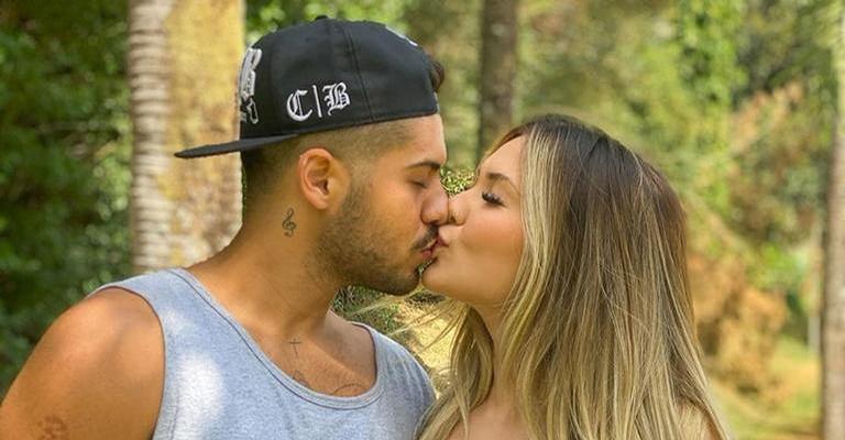 Virginia Fonseca surpreende Zé Felipe ao exibir as alianças de casamento: “Eu te amoo muito!”