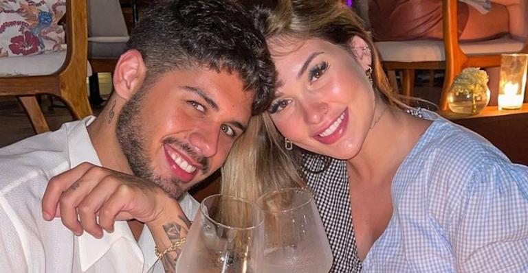 Grávida, Virgínia posa de biquíni tomando sol com Zé Felipe em barco de luxo no México: ”Nós!”