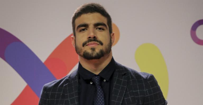 Caio Castro fala sobre assédio feminino e exalta Grazi Massafera