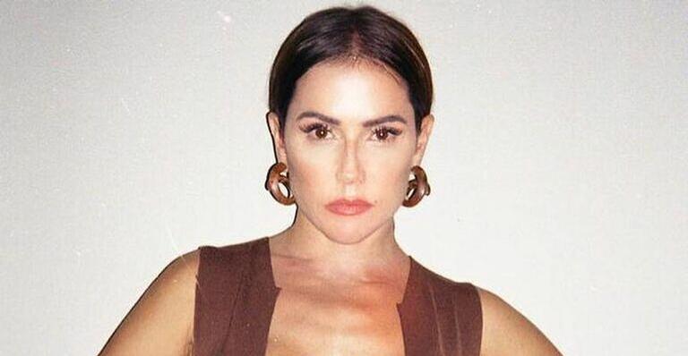 Deborah Secco celebra a volta da novela ‘Salve-se Quem Puder’: ”Está chegando!”
