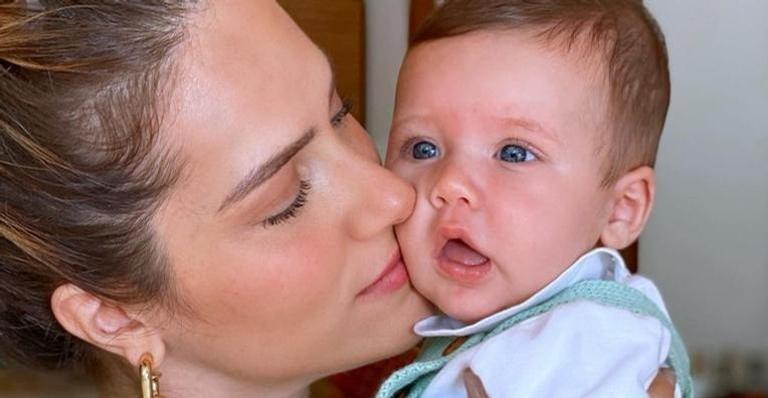 Giovanna Ewbank publica sequência de fotos amamentando e encanta: ”Sempre grudadinho no peito”