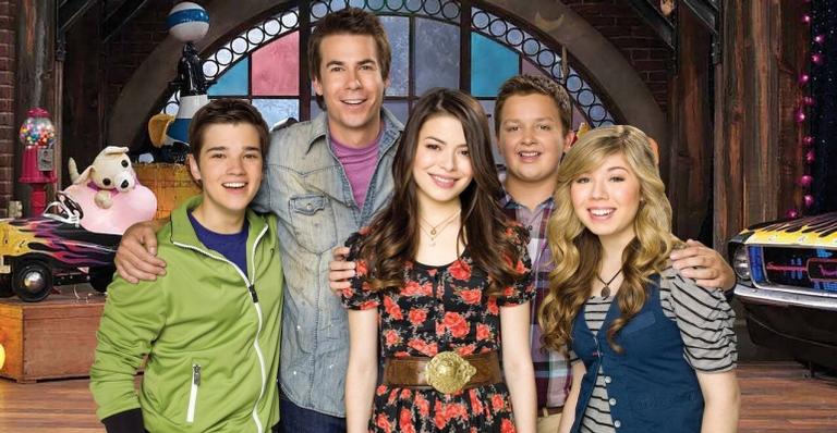 Atriz de ‘iCarly’ diz que sente vergonha da sua personagem na série: ”Embaraçoso”