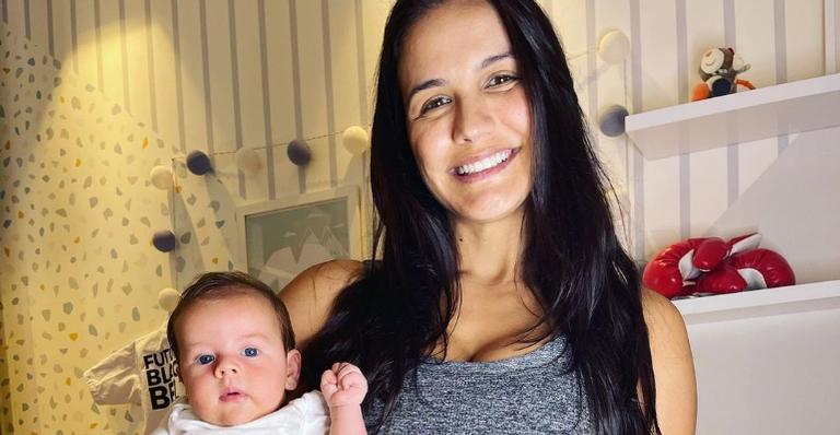 Kyra Gracie é flagrada tirando um cochilo com o filho, Rayan, e encanta a web