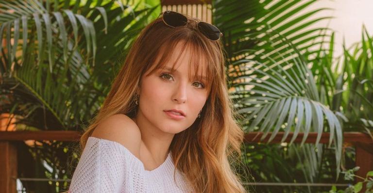 Sem maquiagem, Larissa Manoela posa em meio à natureza e encanta: ”Equilíbrio!”