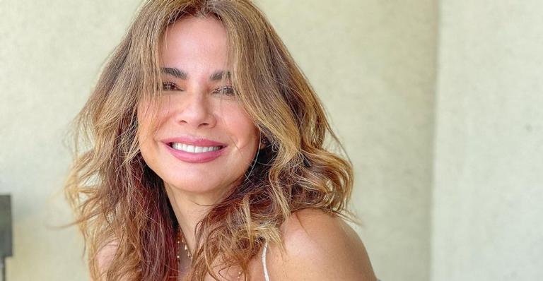 Luciana Gimenez arranca suspiros da web ao surgir deslumbrante em cliques na neve: ”Diva!”