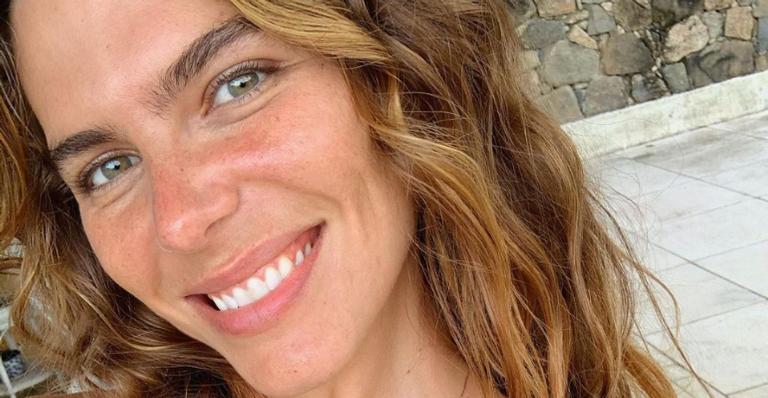 Mariana Goldfarb celebra aniversário com belo clique na praia: ”Trintei!”