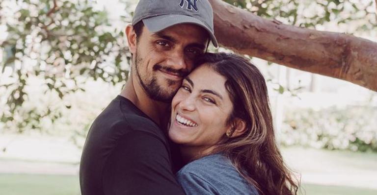 Mariana Uhlmann comemora nove anos que conheceu Felipe Simas: ”Somos um”