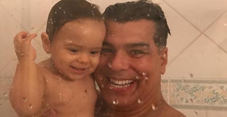 Mauricio Mattar se derrete ao exibir a filha se divertindo com uma nova amiga