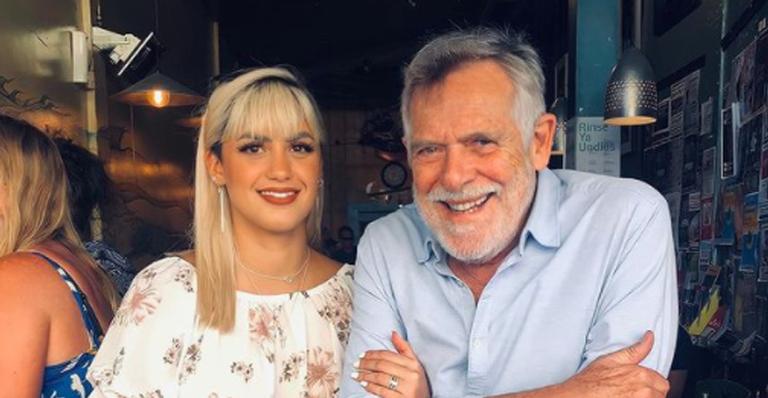 Noiva de Zé de Abreu fala sobre retorno do casal ao Brasil: ”Muito rápido”