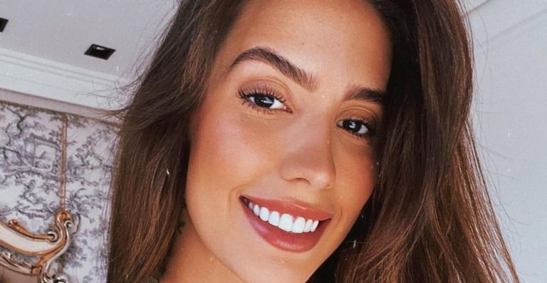 Pouco após o parto, Gabi Brandt impressiona com corpão ao ser clicada de biquíni em praia com Saulo