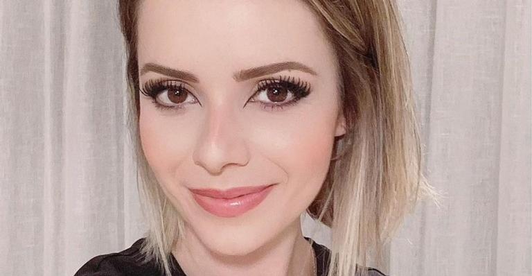 Sandy compartilha clique fazendo ioga e flexibilidade impressiona web: ”Passo bem”