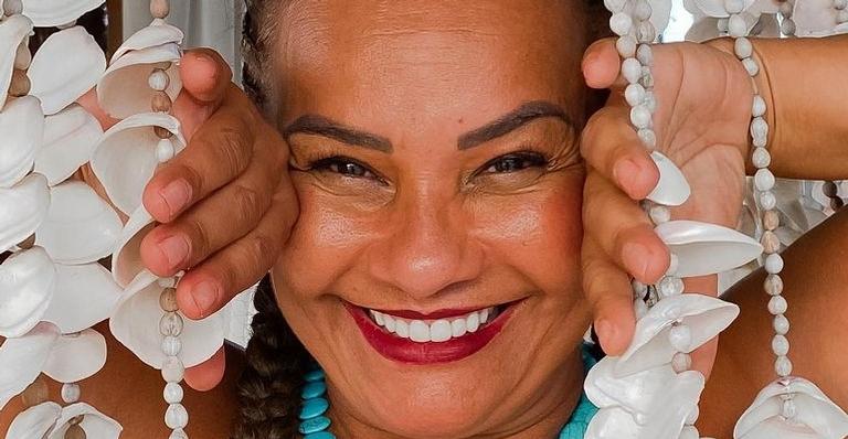 Aos 63 anos, Solange Couto posa com biquíni fio dental em jet ski e esbanja corpão: ”Espetáculo”