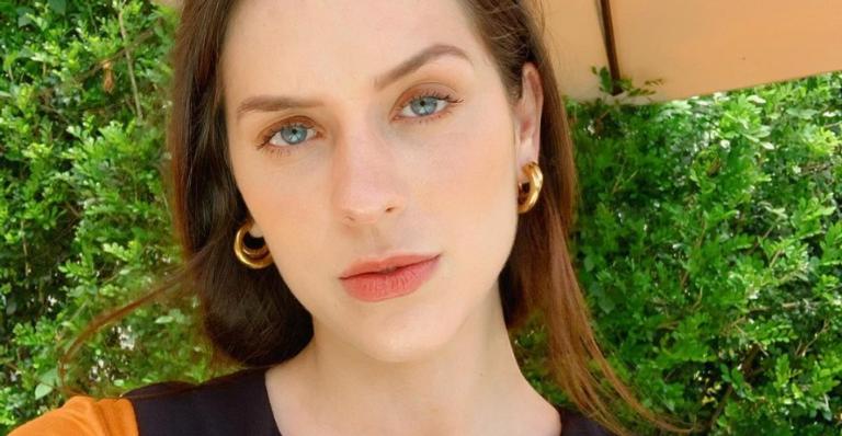 Sophia Abrahão ostenta boa forma treinando em casa e fãs elogiam: ”Diva”