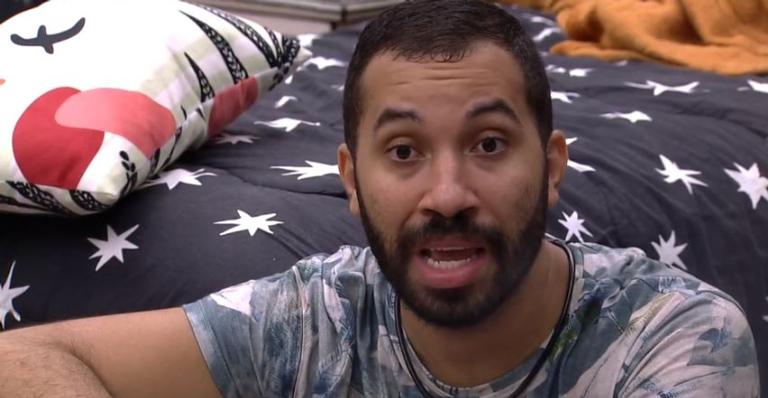 BBB21: Gil manifesta receio de enfrentar Carla Diaz no paredão: ”Ela tem uma força lá fora”