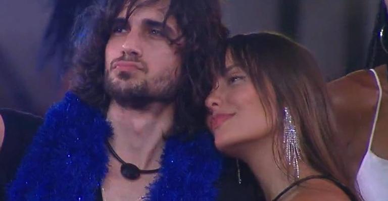 BBB21: Fiuk beija Thais e participantes comemoram na sala