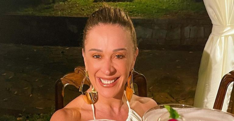 Claudia Raia conquista 7 milhões de seguidores e comemora: ”Seguimos juntas!”