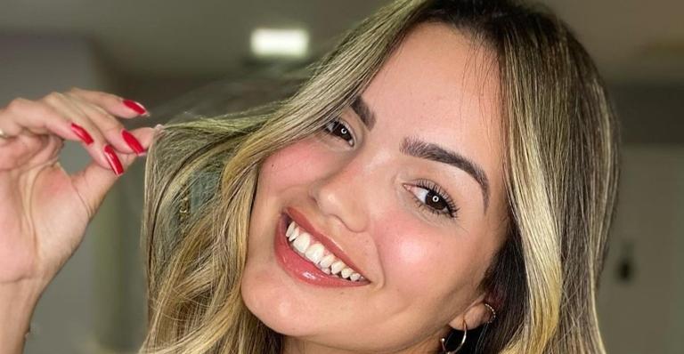 Filha gata de Kelly Key posa de biquíni em Angra dos Reis e deixa web babando: ”Deusa!”