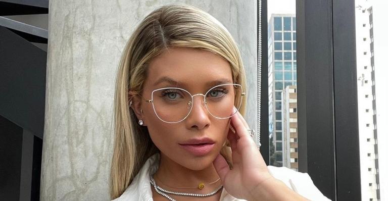 De biquíni rosa, Flavia Pavanelli exibe corpão na piscina e arranca elogios: ”Maravilhosa”