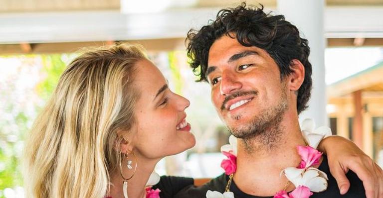 Gabriel Medina celebra um ano ao lado de Yasmin Brunet: ”1 dia virou 365 dias”