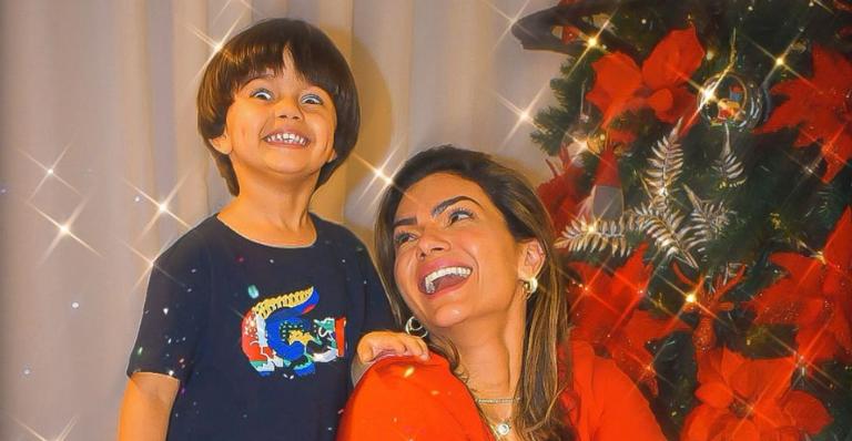 Kelly Key exibe momento de carinho com o filho caçula e se derrete: ”Meu pássaro azul”