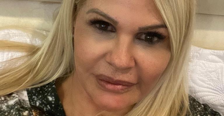 Em clima de TBT, Monique Evans recorda foto com a filha, Bárbara: ”Amor incondicional”