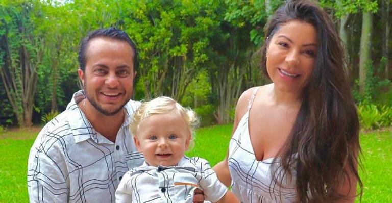 Thammy Miranda relembra dia de praia em família: ”Primeira vez que o Bento entrou no mar!”