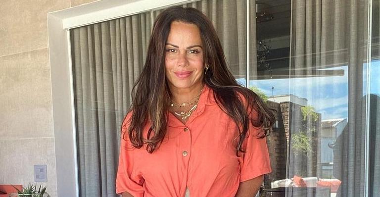 Em vídeo, Viviane Araújo rebola muito de biquíni e shortinho e rouba a cena: ”Que corpão é esse?”