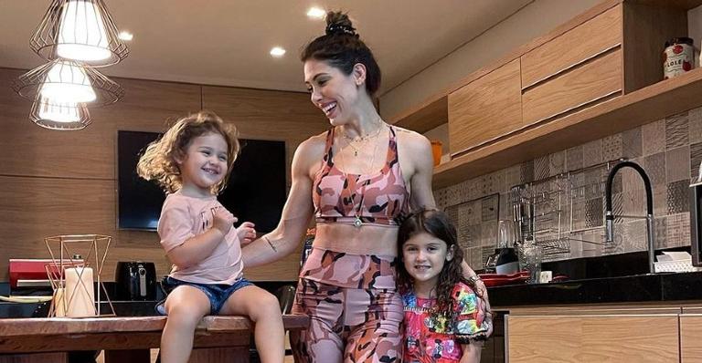 Bella Falconi desabafa sobre maternidade e dispara: ”Não se culpe, faça valer o tempo”