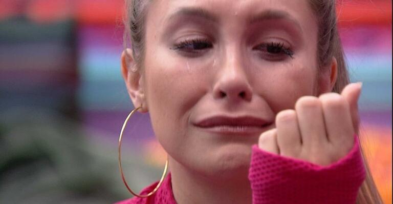 BBB21: Carla Diaz chora após achar que flagrou brothers falando dela: ”O que eu fiz?”
