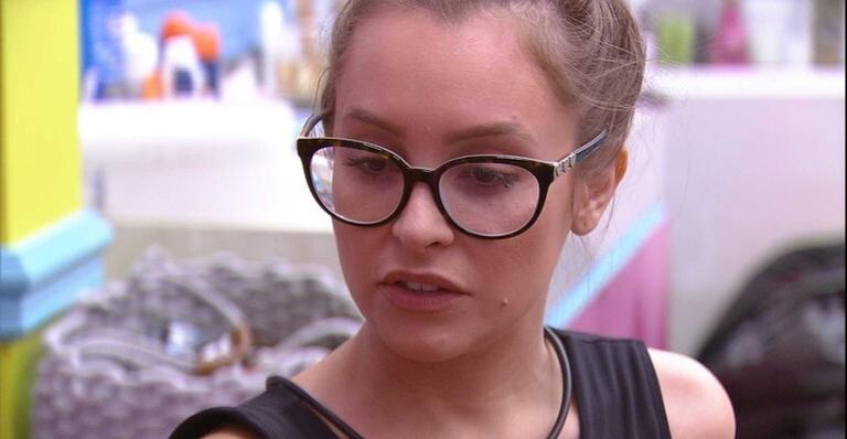 BBB21: Após DR com Arthur, Carla Diaz desabafa para Pocah: ”Cheguei no meu limite”