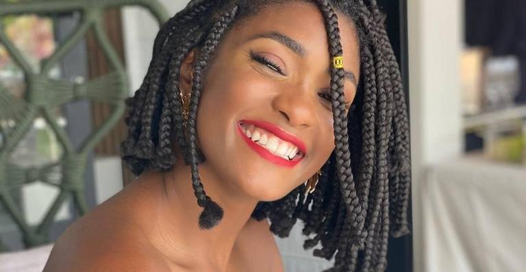 Erika Januza relembra começo da carreira como modelo: ”Isso me trouxe até aqui”