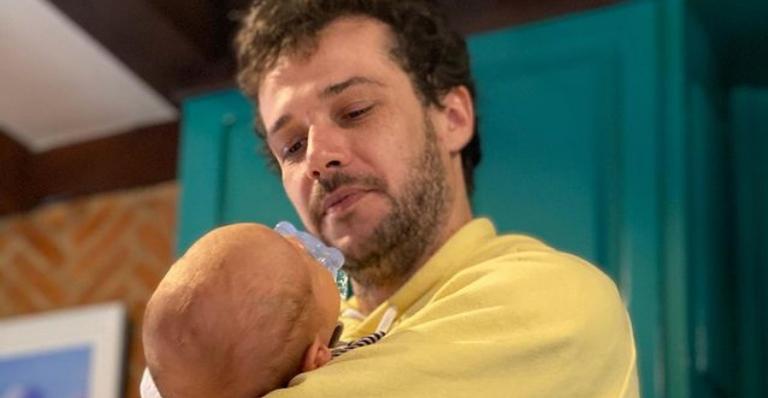 Jayme Matarazzo comemora primeiro mês de vida do filho: ”Nosso príncipe”