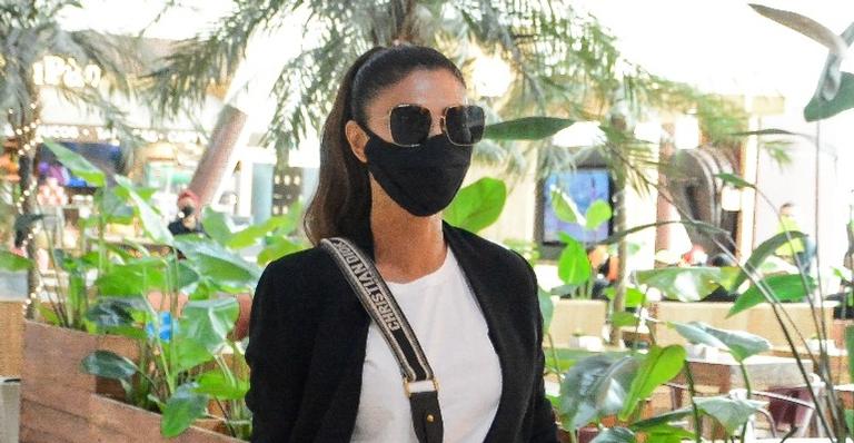 Com look chiquérrimo, Juliana Paes é flagrada em aeroporto com bolsas grifadas de mais de R$30 mil