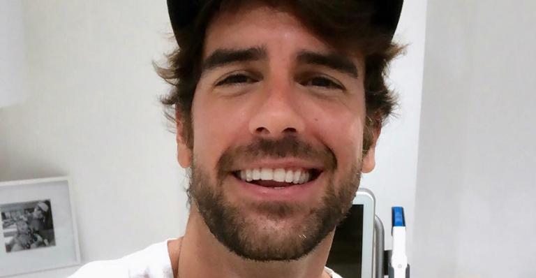 Marcos Pitombo publica bastidores de pedido de casamento em Haja Coração e web reage
