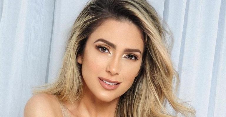 Nadja Pessoa posa deslumbrante de maiô em praia de Pernambuco e arranca suspiros com corpão