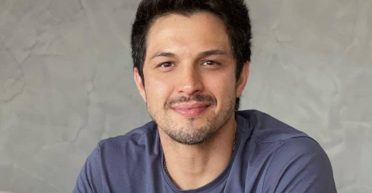 Romulo Estrela celebra chegada de seus 37 anos: ”Gratidão e o desejo de dias melhores pra gente”