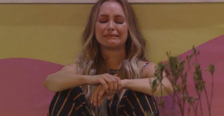 BBB21: Carla Diaz chora sozinha durante a festa
