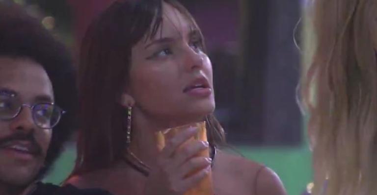 BBB21: Thaís demonstra ciúmes após Fiuk dar beijo quádruplo com Sarah, Gil e Juliette