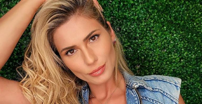 De biquíni fininho, Lívia Andrade ostenta curvas esculturais em cenário paradisíaco: ”Perfeição!”